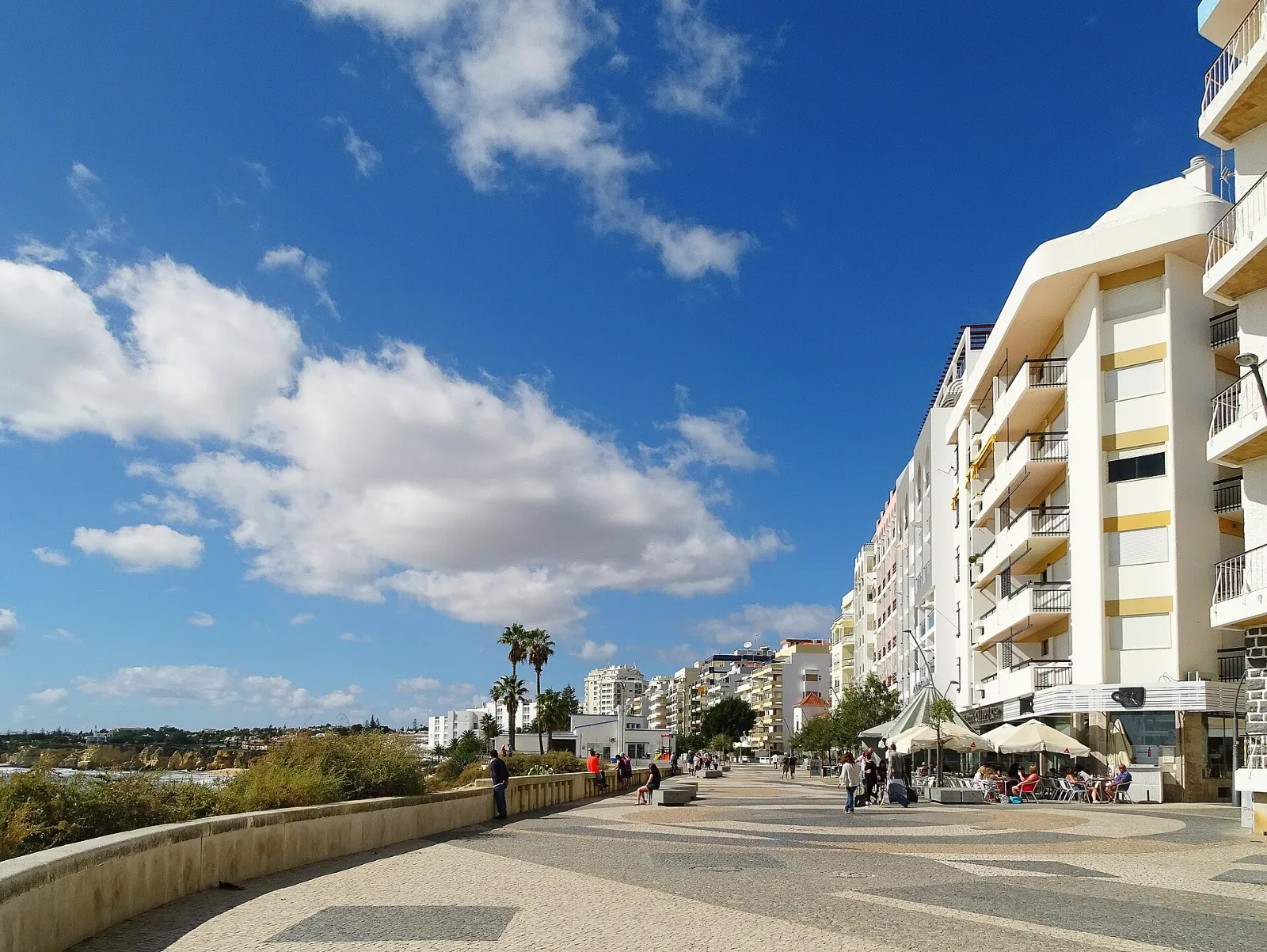 Central Beachfront / Promenade