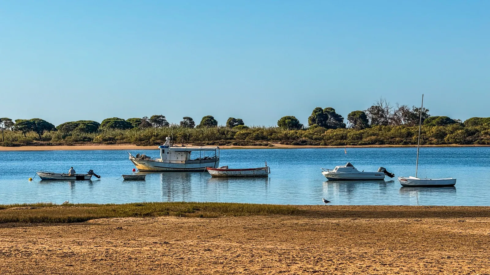 Beach and fishing boats at Olhos de Água, Albufeira