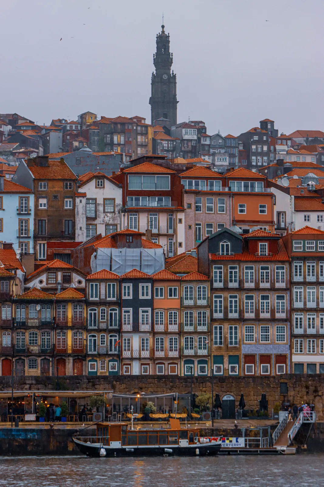 Telhados e ribeira do Porto, Portugal